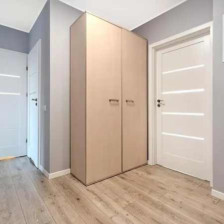 Platinium Zaspa - Pilotow 14 グダニスク